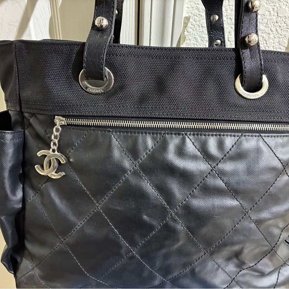 Black Quilted Tote Bag - Picture 7 of 7